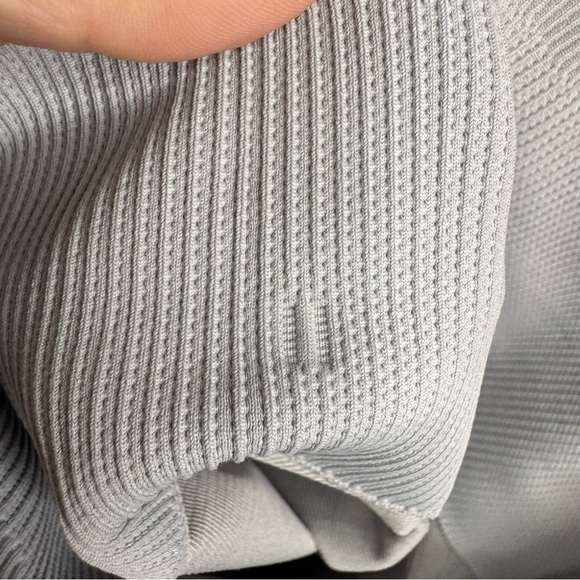 Lululemon Awakening Crop leggings Taryn Toomey 17". Sz 4. Gray. Ruched leg. - Picture 7 of 15